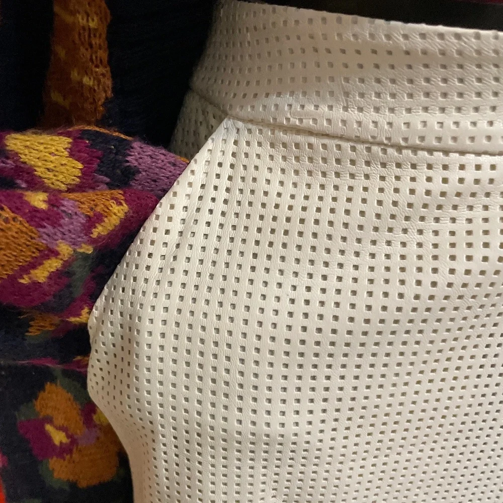 Hugo Boss leather skirt - Picture 4 of 14